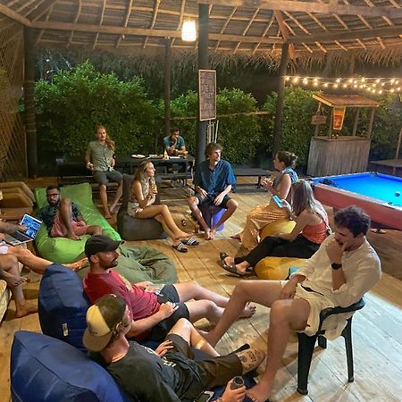 YoYo Surf Hostel Ahangama Bagian luar foto