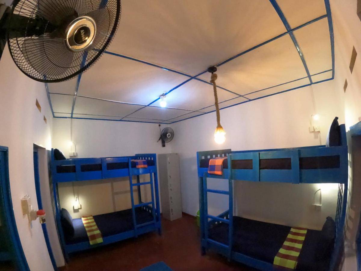 YoYo Surf Hostel Ahangama Bagian luar foto