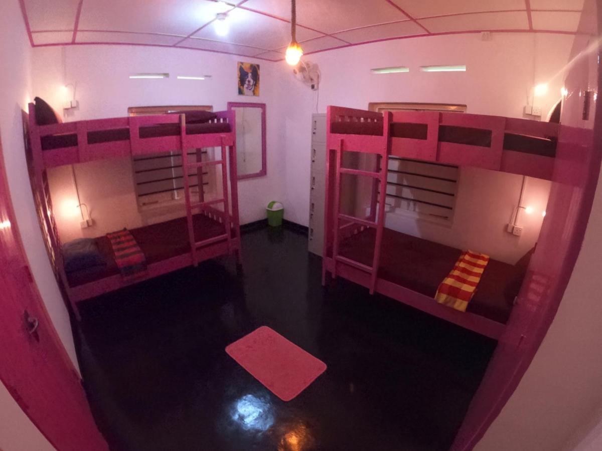 YoYo Surf Hostel Ahangama Bagian luar foto