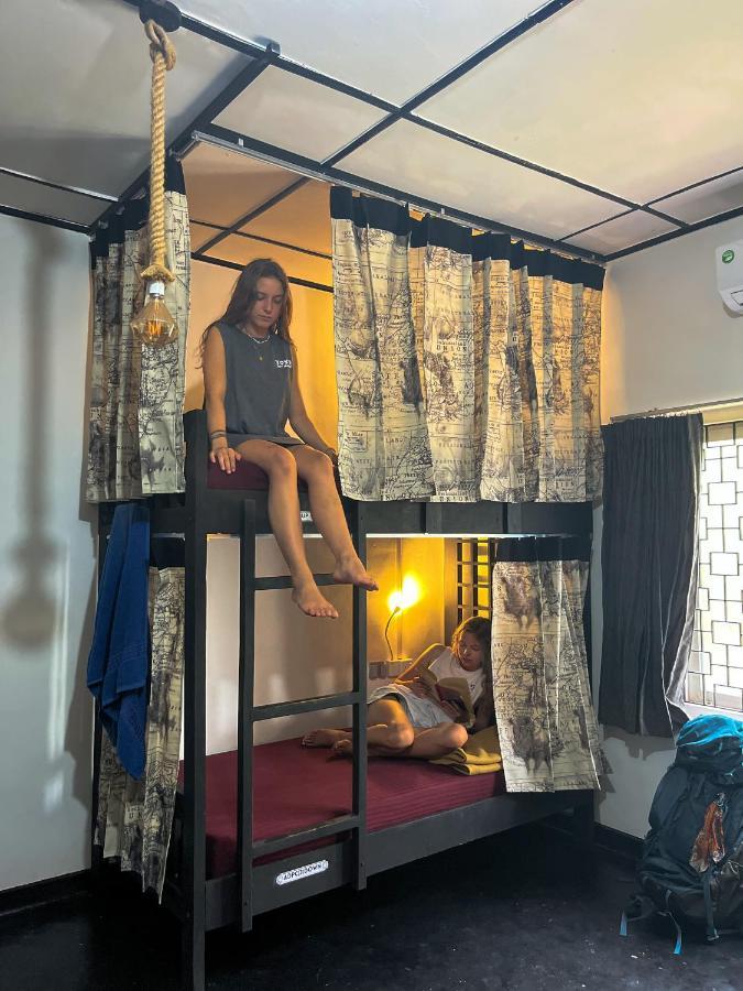 YoYo Surf Hostel Ahangama Bagian luar foto