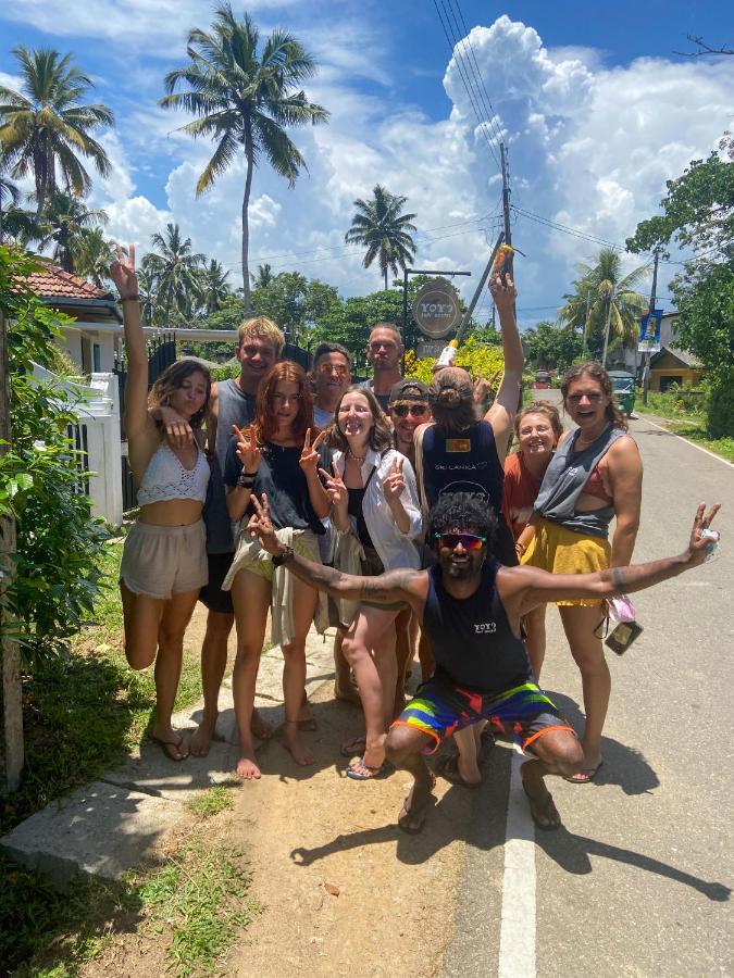 YoYo Surf Hostel Ahangama Bagian luar foto