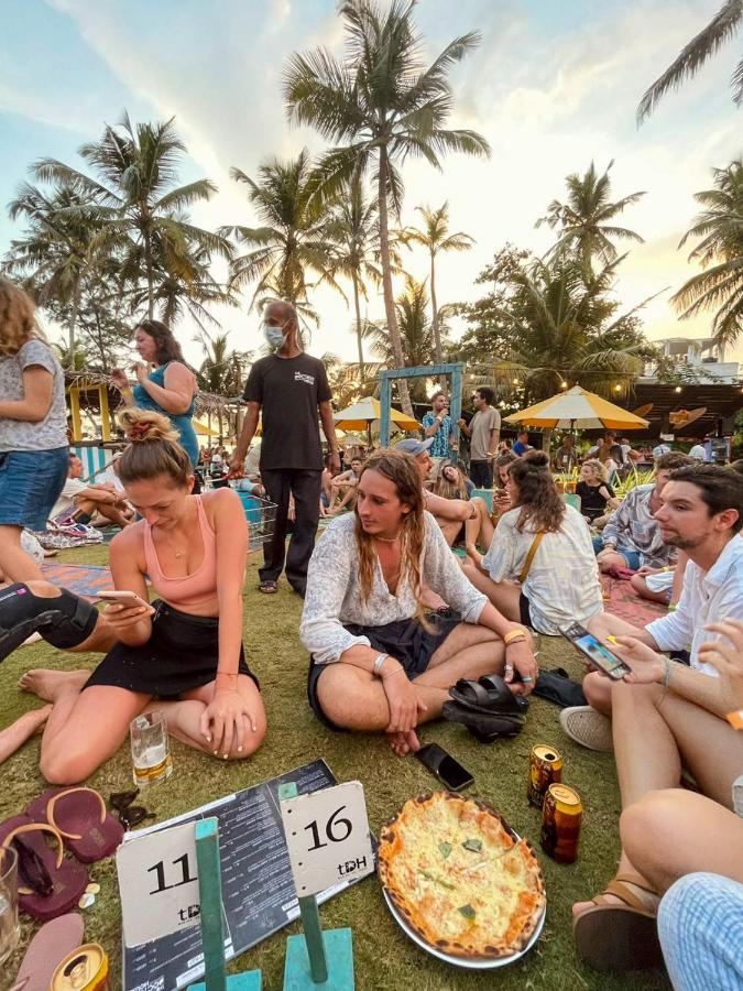 YoYo Surf Hostel Ahangama Bagian luar foto