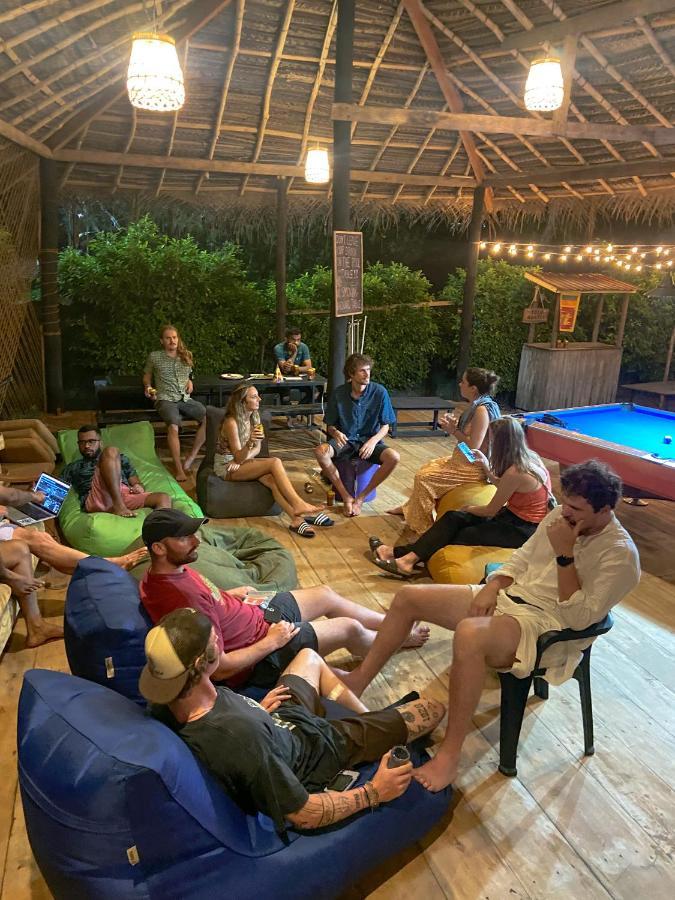 YoYo Surf Hostel Ahangama Bagian luar foto