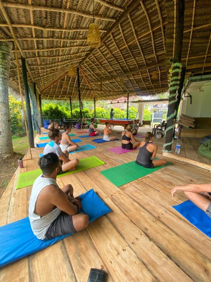 YoYo Surf Hostel Ahangama Bagian luar foto